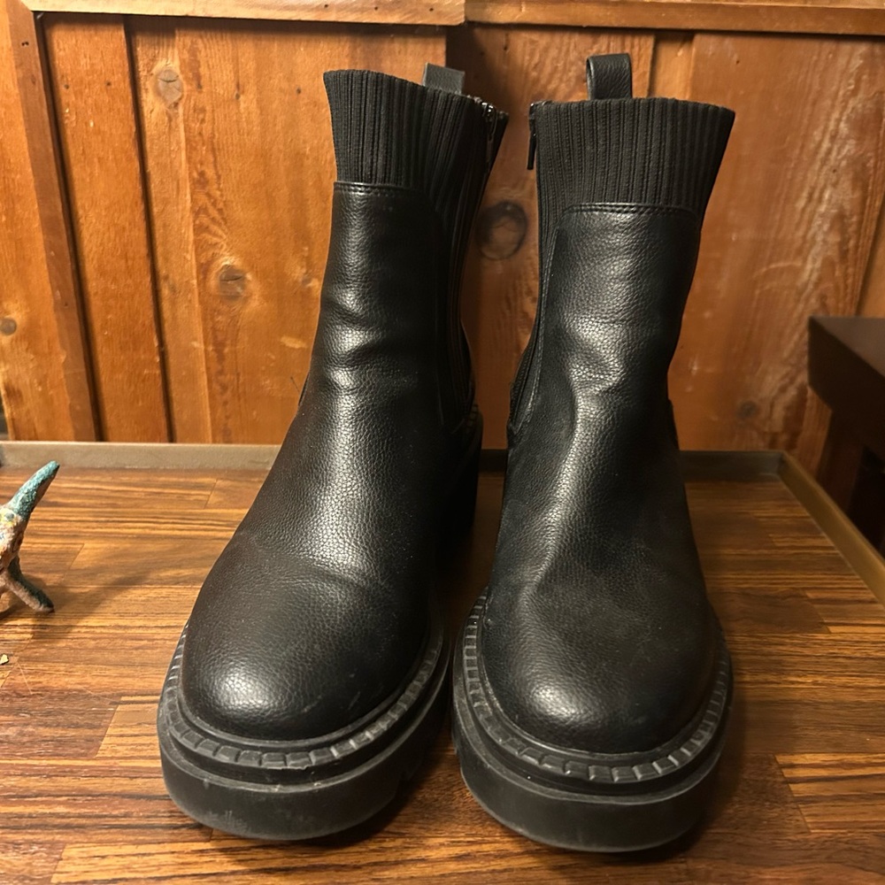 Universal Thread Black Ankle Boots